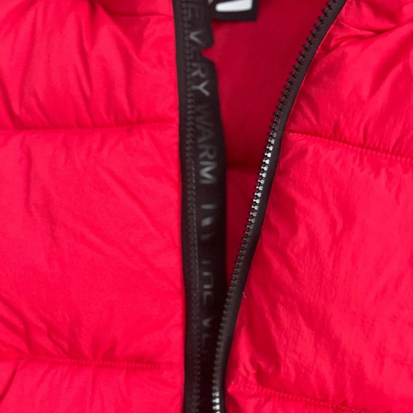 The Very Warm hooded red puffer in excellent like-new condition size medium - Picture 6 of 7